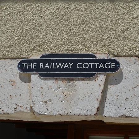 The Railway Cottage - Characterful And Comfortable Holiday Cottage Piegut-Pluviers Luaran gambar