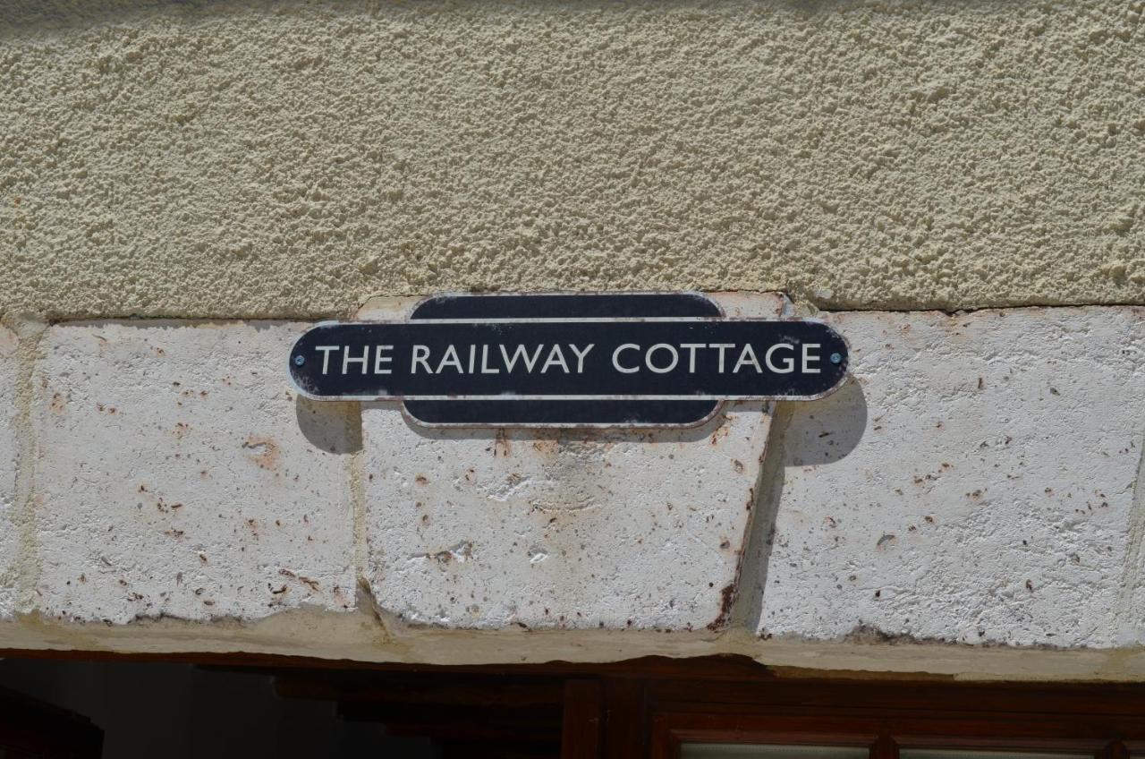The Railway Cottage - Characterful And Comfortable Holiday Cottage Piegut-Pluviers Luaran gambar